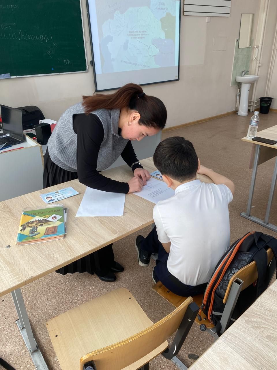 №176 мектеп-гимназиясында көктемгі каникул кезінде оқушылардың біліміндегі олқылықтарды жою мақсатында қосымша сабақтар ұйымдастырылды.